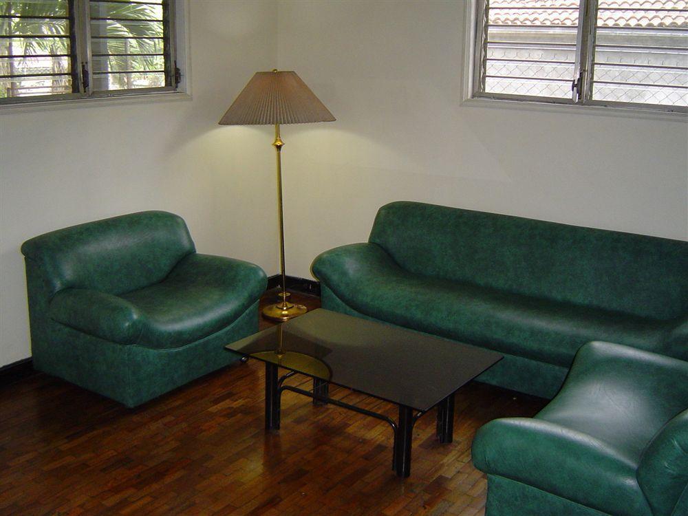 Reddoorz At Broadway Court Apartelle Quezon City Eksteriør billede