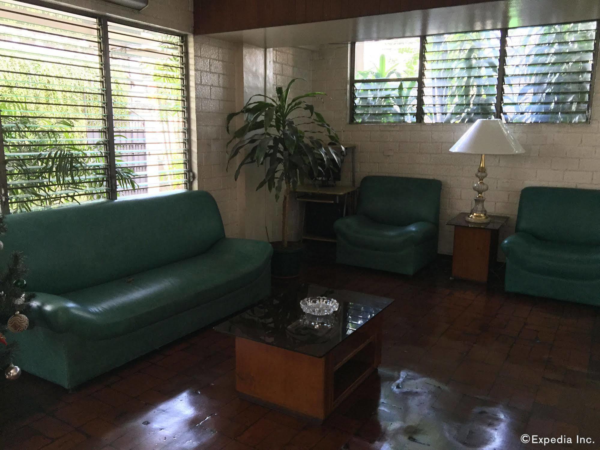 Reddoorz At Broadway Court Apartelle Quezon City Eksteriør billede