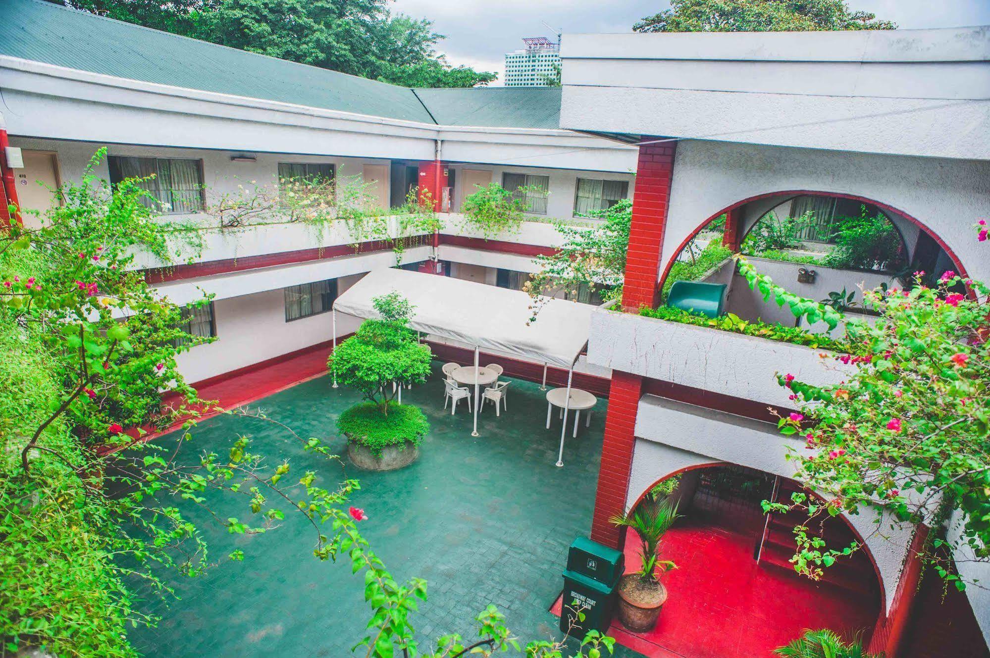 Reddoorz At Broadway Court Apartelle Quezon City Eksteriør billede